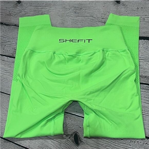 SHEFIT SEAMLESS LEGGINGS SIZE MEDIUM - Picture 7 of 10